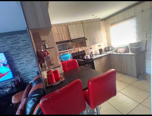 2 BEDROOM HOUSE FOR SALE IN LEKGALONG